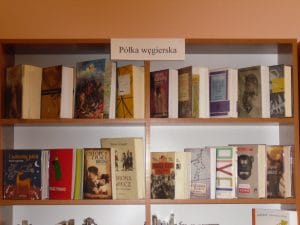 Półka węgierska w bibliotece