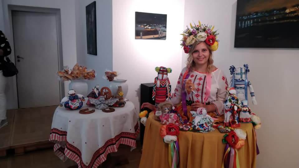 Tradycyjny strój ukraiński podczas spotkania Ukraińcy w bibliotece